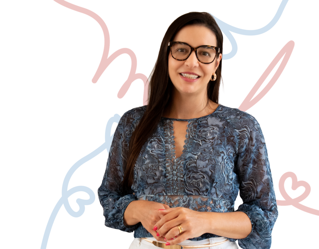 Dra. Mariana Bicalho, pediatra e gastropediatra em Formiga-MG, sorrindo durante atendimento