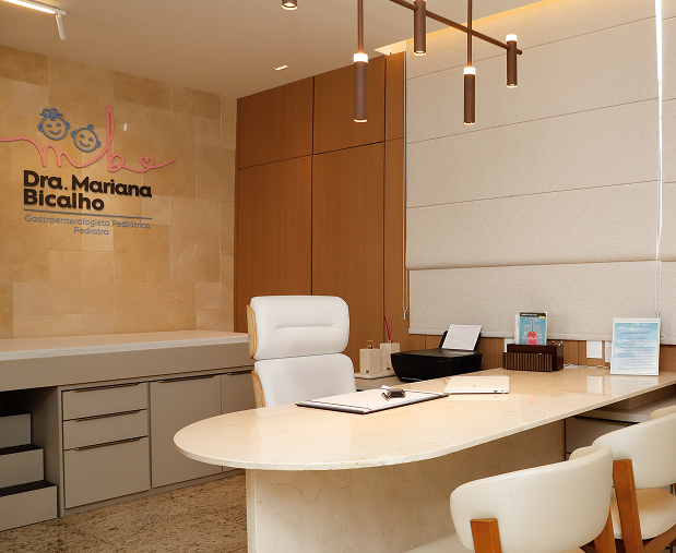 Sala de espera da clínica HFOR em Formiga-MG, onde a Dra. Mariana realiza atendimentos presenciais